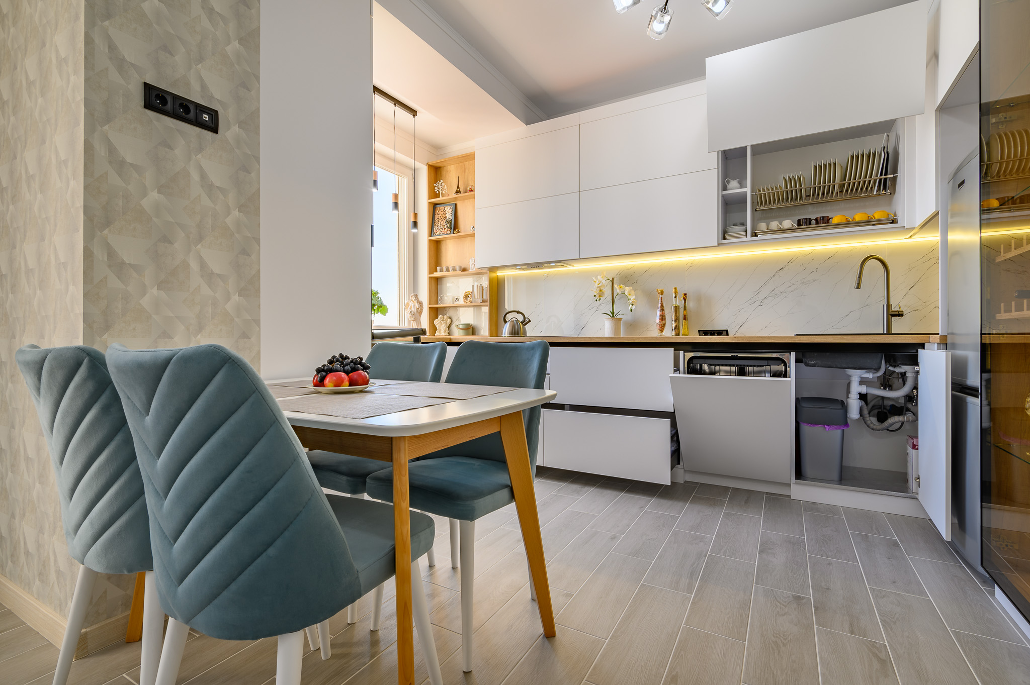 A fashionable white kitchen with drawers fully extended